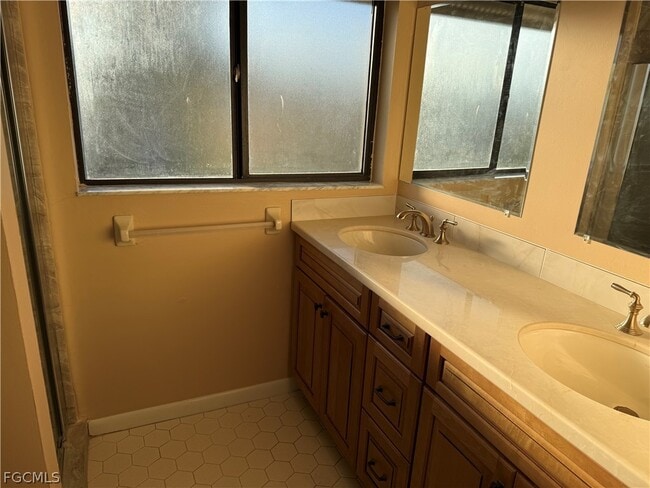 Building Photo - 234 Oakside St