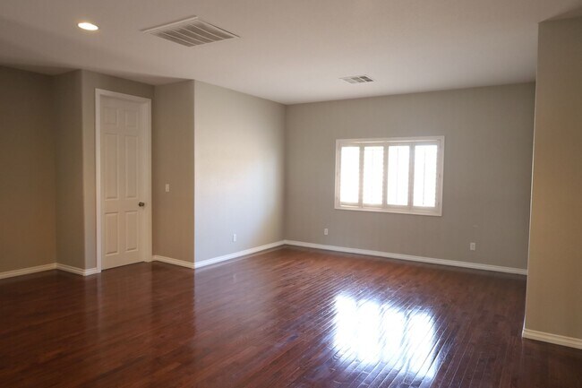 Building Photo - Fully Upgraded 5 Bedroom 4.5 Bathroom in Guard Gated Foothills Community!