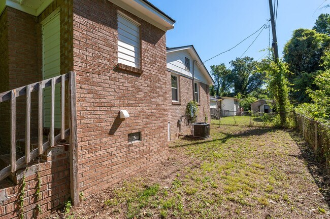 Building Photo - 102 Burdock Cir
