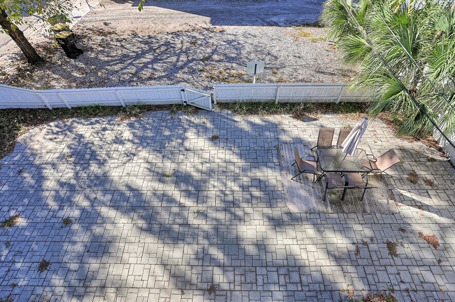 Building Photo - 303 W Park Ave