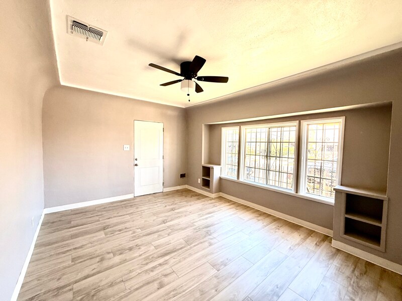 Building Photo - 532 W 77th St