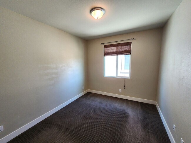 Building Photo - 4549 Maple Crest St