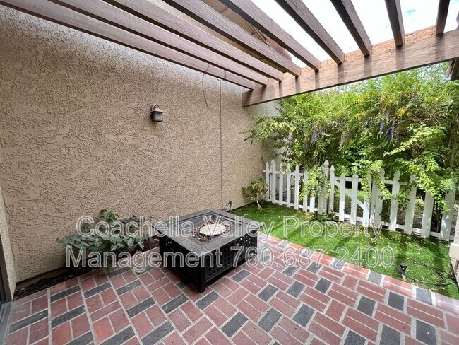 Building Photo - 40120 Sagewood Dr