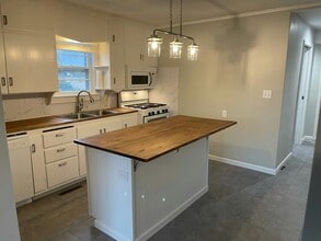 Building Photo - 441 W Catalpa St