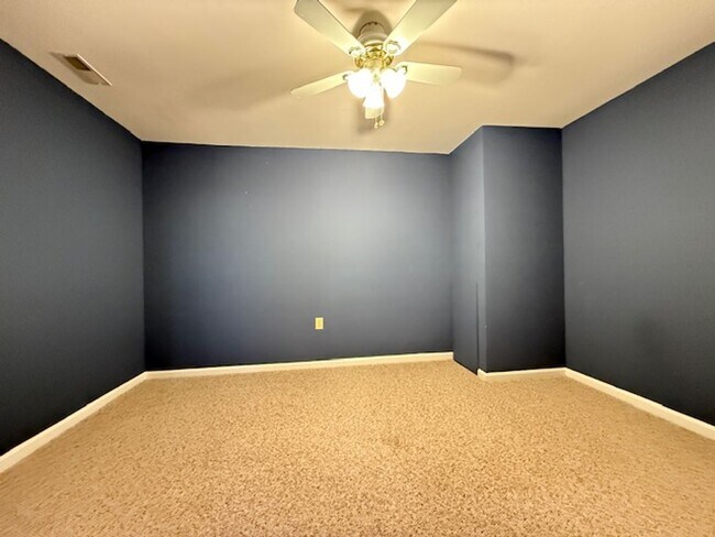 Building Photo - Triple Crown 2 bed 2 1/2 bath