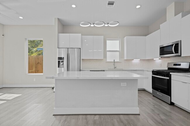 Building Photo - 861 Prosper St