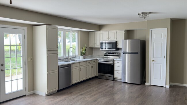 Building Photo - 40 S Hillview Dr