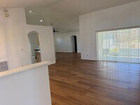 Building Photo - 137 SW Meade Cir