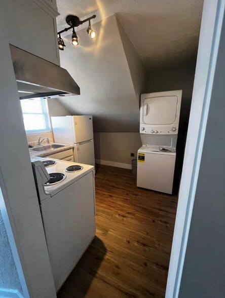 Building Photo - 7313 Maple St