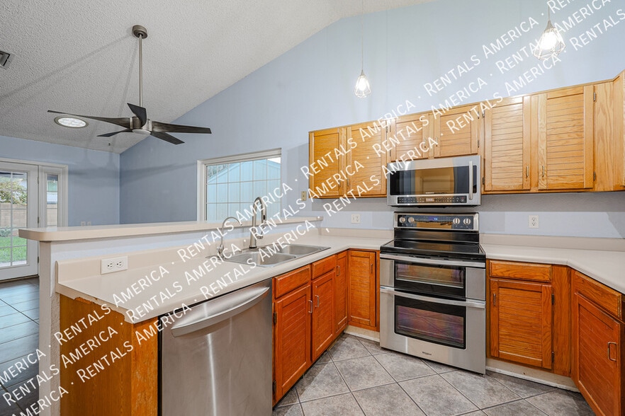 Building Photo - 324 S Rita Ln