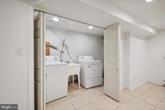 Building Photo - 2735 N 46th St