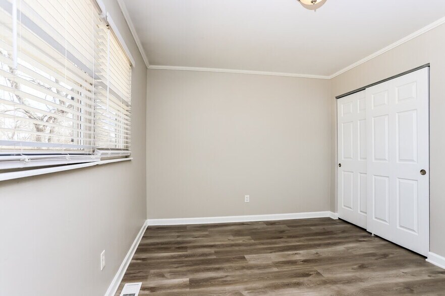 Building Photo - 3035 Oriental Dr