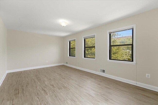 Building Photo - 295 9th St