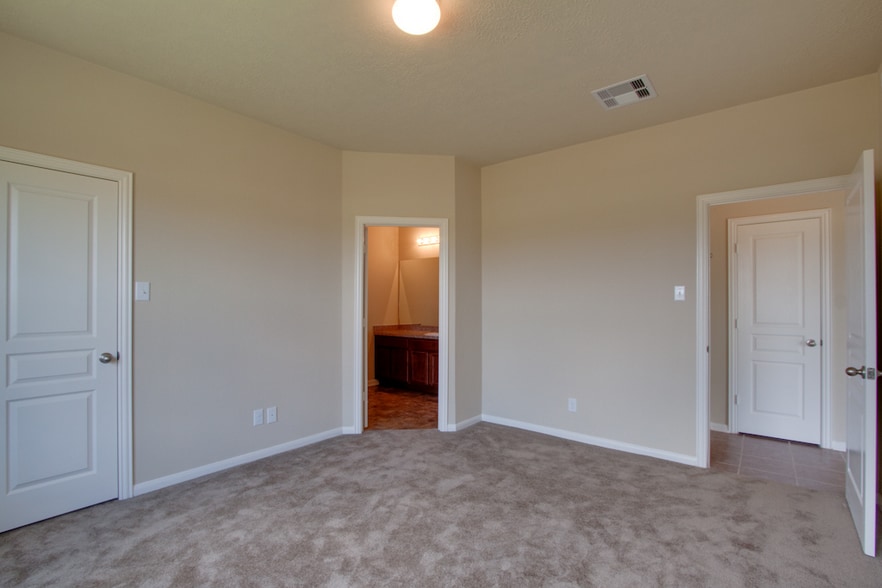 Images attached are of similar homes, not this one. This one will have white 42 inch cabinets. The home is currently still under construction and is scheduled to be completed by the middle of March. Seeking tenant who wants to move in during the month of March. Please contact agent for more info. - 17004 Arcata Avenue