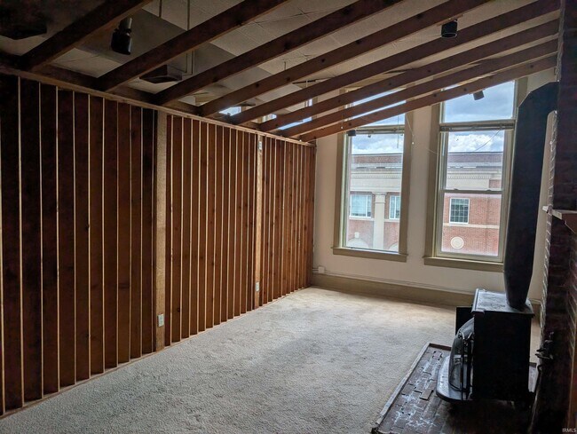 Building Photo - 109 S Main St