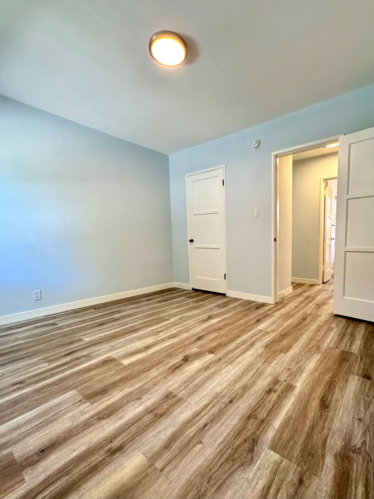 Building Photo - 5242 Comercio Ave