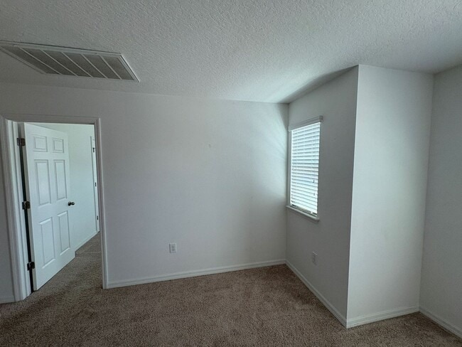 Building Photo - 4 bedroom 2.5 Bath House on Oakland Trails...