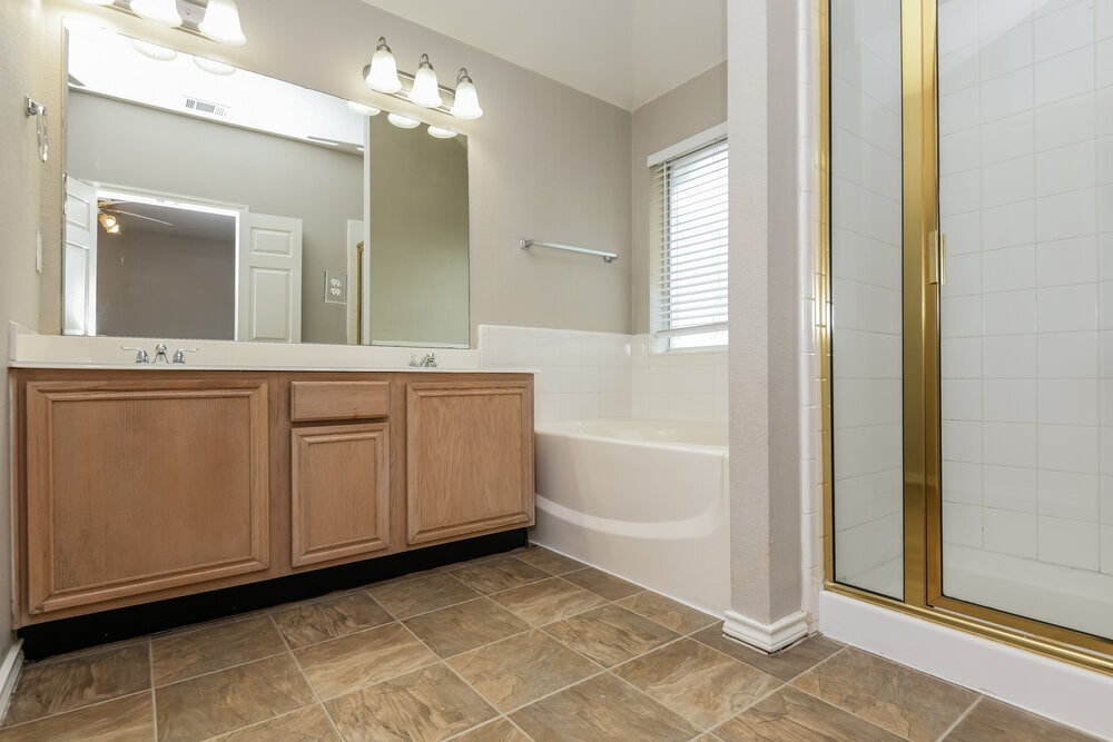 Building Photo - 633 Crystal Brook Dr