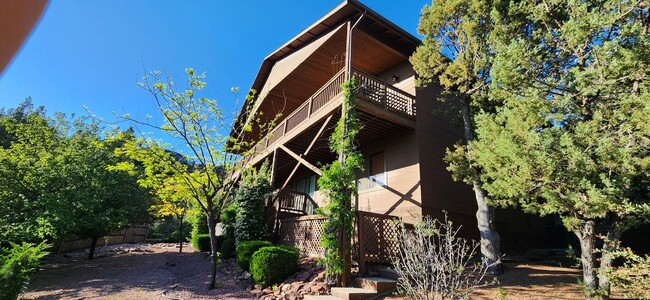 Building Photo - 816 N Blue Spruce Cir