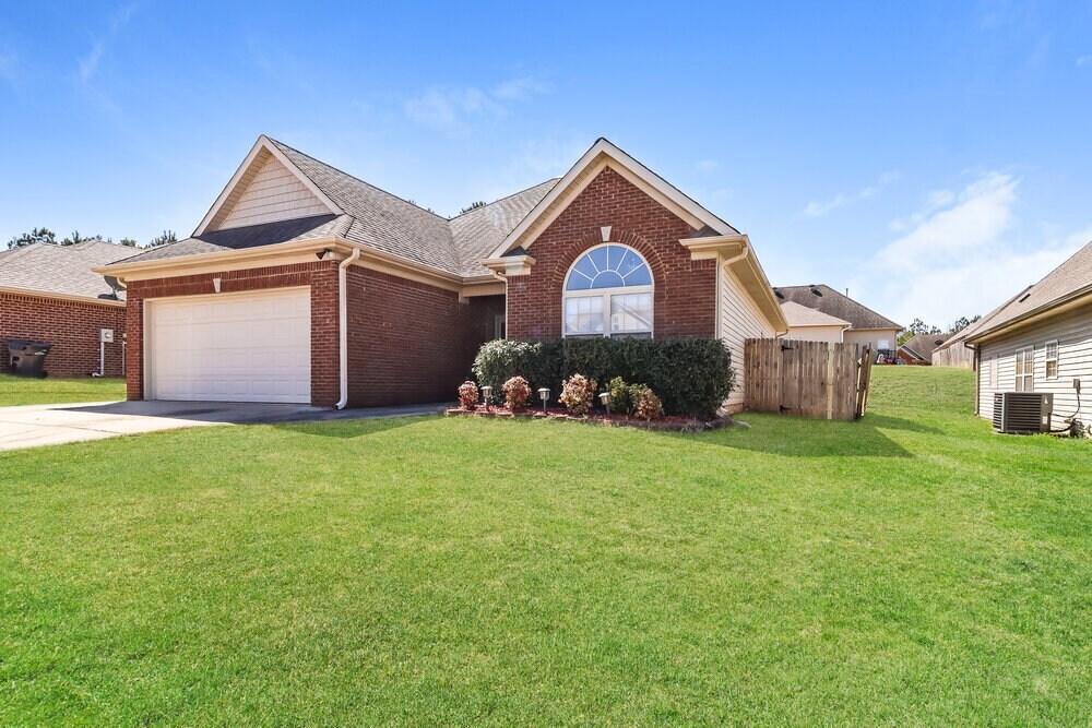 Building Photo - 2045 Highview Way