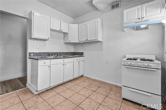 Building Photo - 166 E 36th Pl