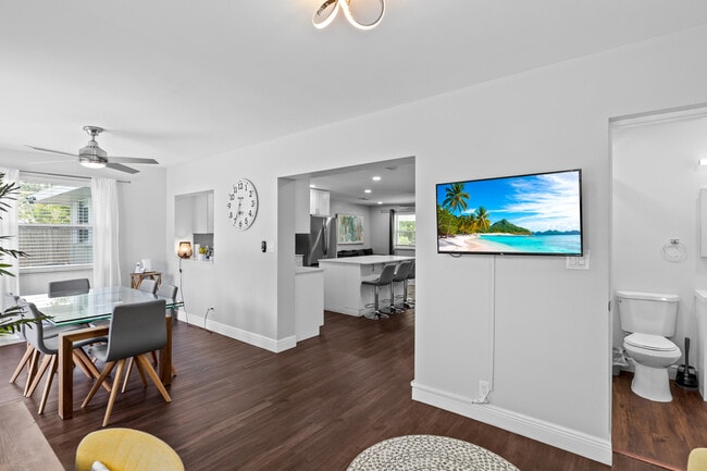 Building Photo - 1800 NE 28th Ave