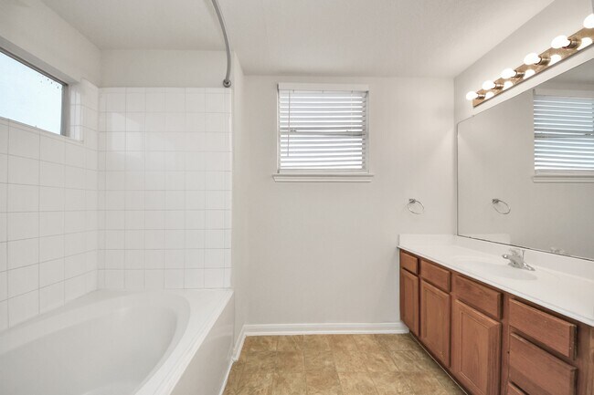 Building Photo - 6702 Albion Cresent Dr