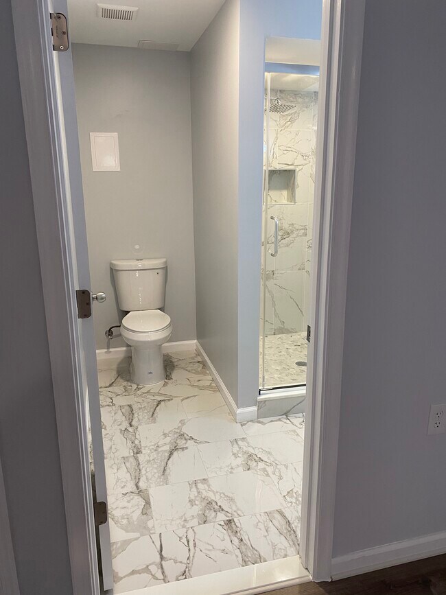 Building Photo - 1009 N Van Dorn St