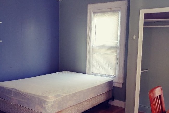 Building Photo - 19 Walnut St