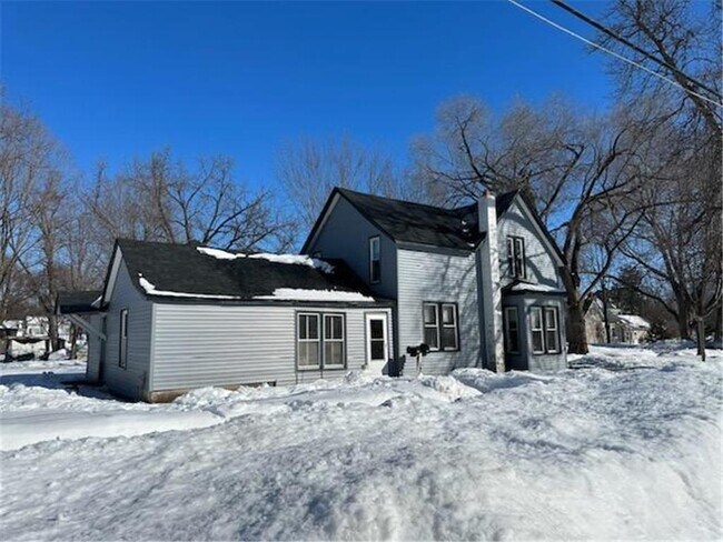 Building Photo - 103 N Pearl St