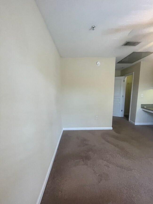 Building Photo - 21-2134 Moore