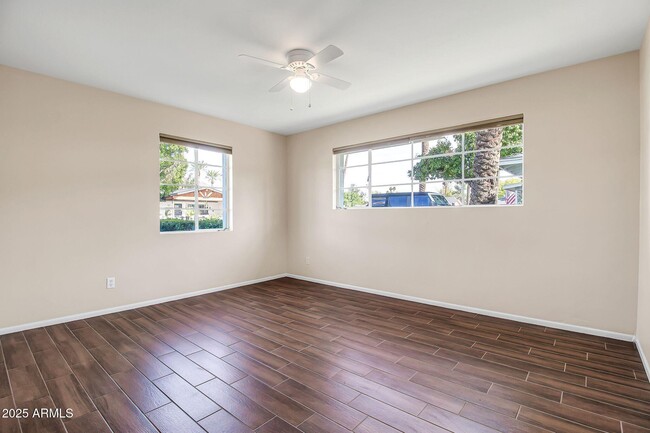 Building Photo - 4623 E Catalina Dr