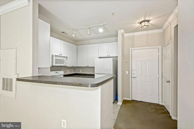 Building Photo - 2765 Centerboro Dr