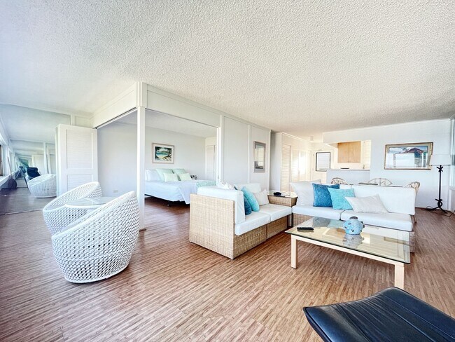 Building Photo - Ocean Front, Gold Coast, Furnished Condo with Direct Ocean Views!