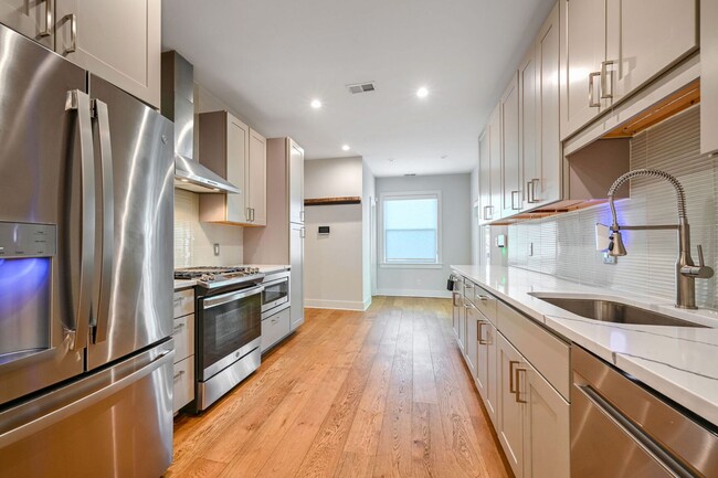 Building Photo - Available Now! Recently Renovated 4 Bed 3....