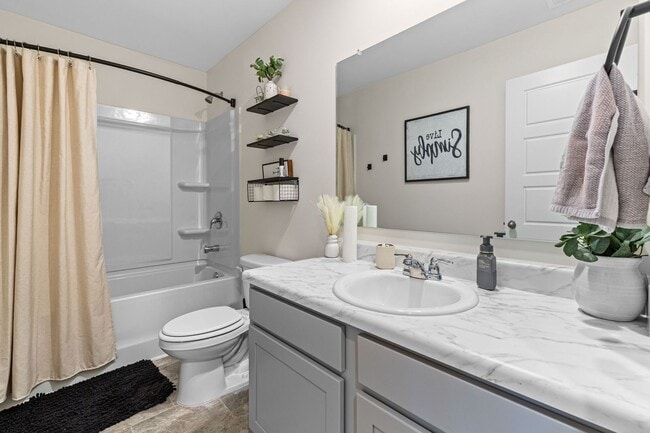 Building Photo - Welcome Home to Comfort, Space & Convenience in Decatur!