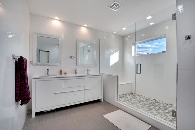 Building Photo - 98 Hollywood Ave