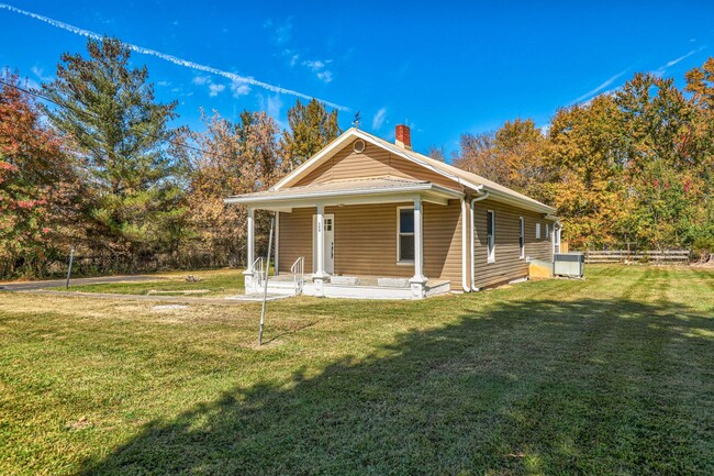 Building Photo - 2 Bdrm / 2 Bath - Remodeled Cottage in Joh...