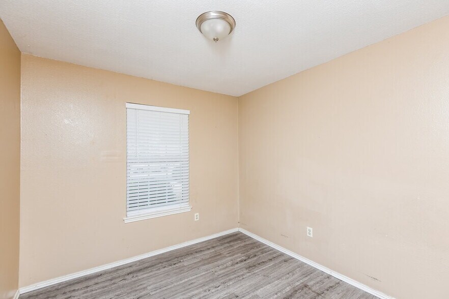 Building Photo - 428 Guadalupe Dr