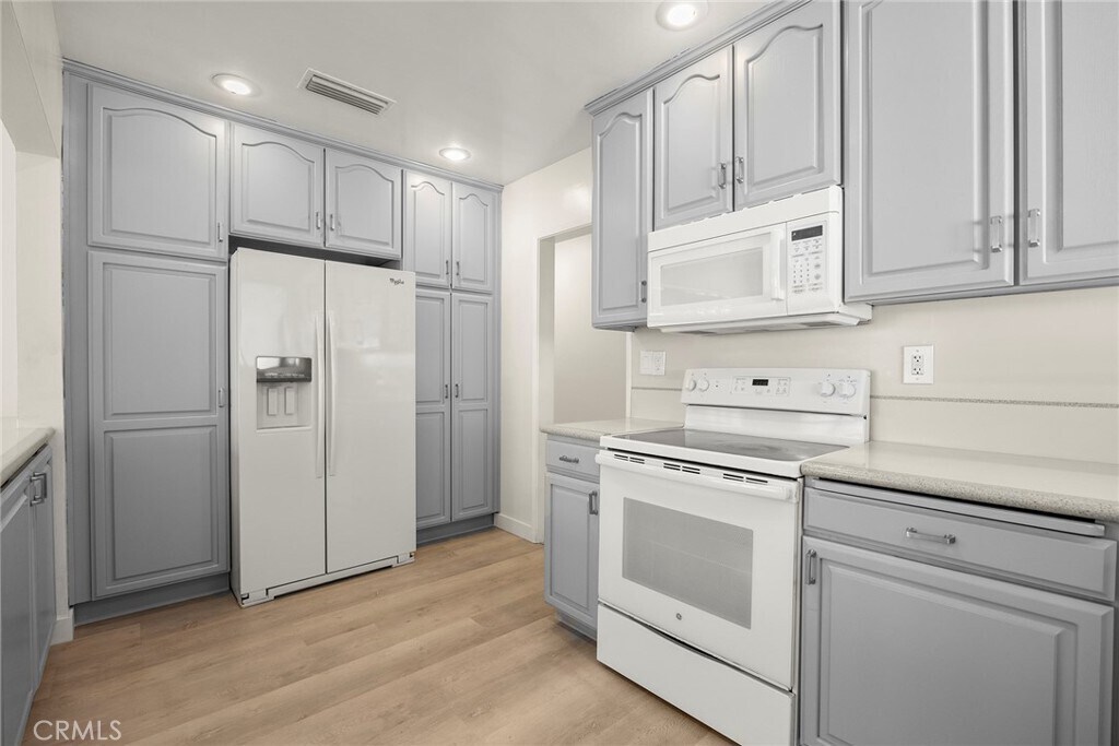 Kitchen - 4944 Coke Ave