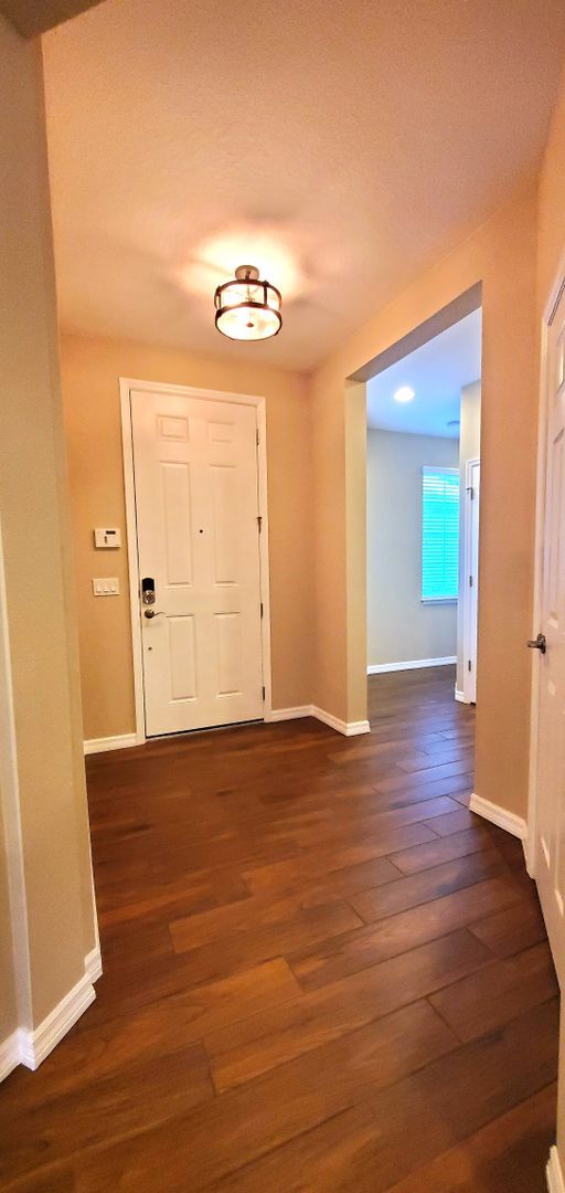 Building Photo - Beautiful Capri split floor plan in Trilog...