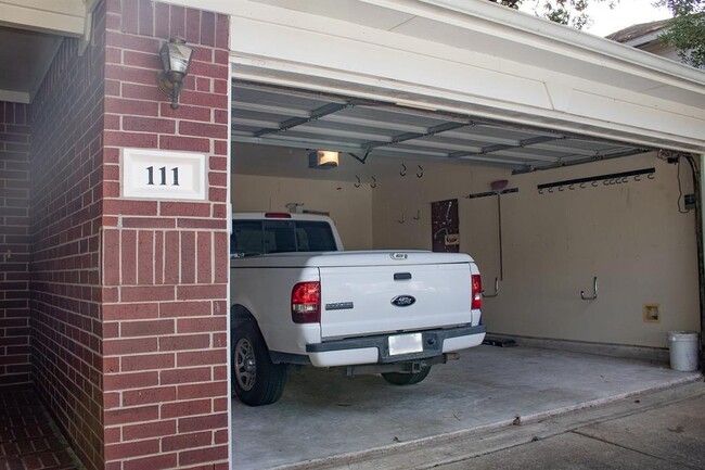 Building Photo - 111 N Misty Dawn Dr