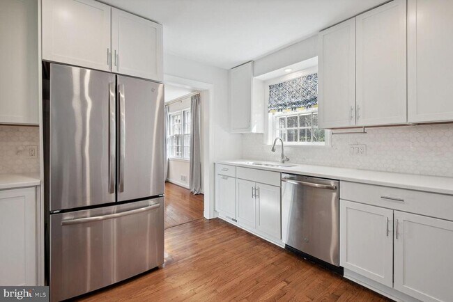 Building Photo - 5801 Hillburne Way