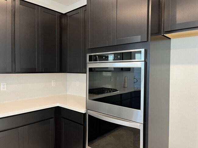 Building Photo - 396 Purple Sandpiper St