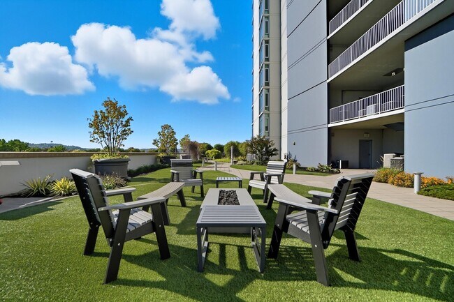 Building Photo - 400 Riverboat Row