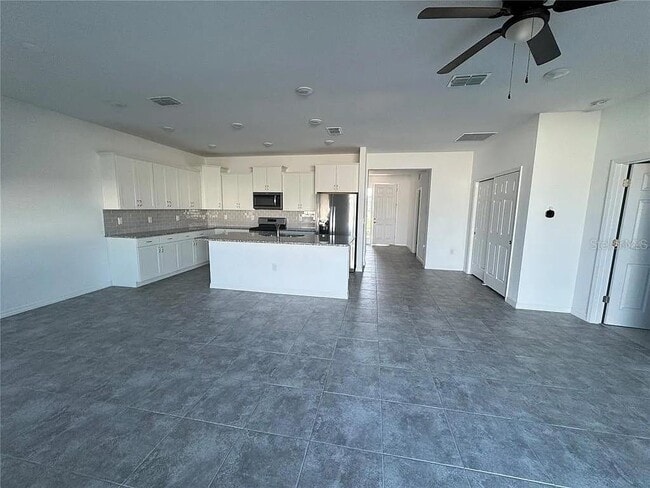 Building Photo - 6425 SW 78th Ave Rd