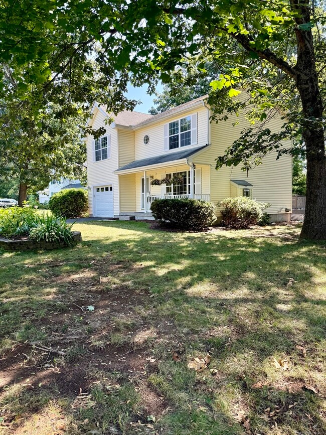 Building Photo - 216 Castlewood
