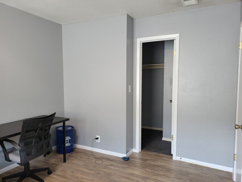 Building Photo - 1903 Hidden Way