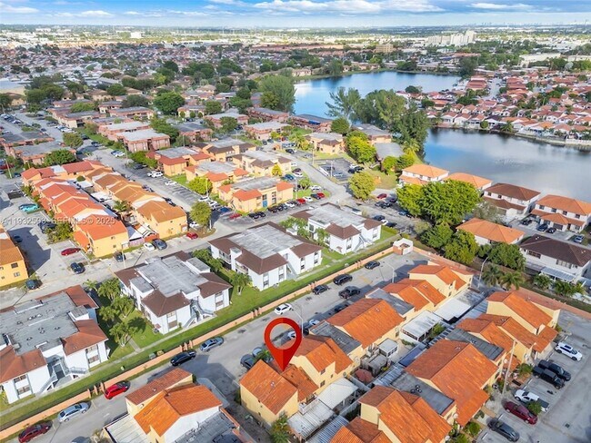 Building Photo - 2740 W 63rd St