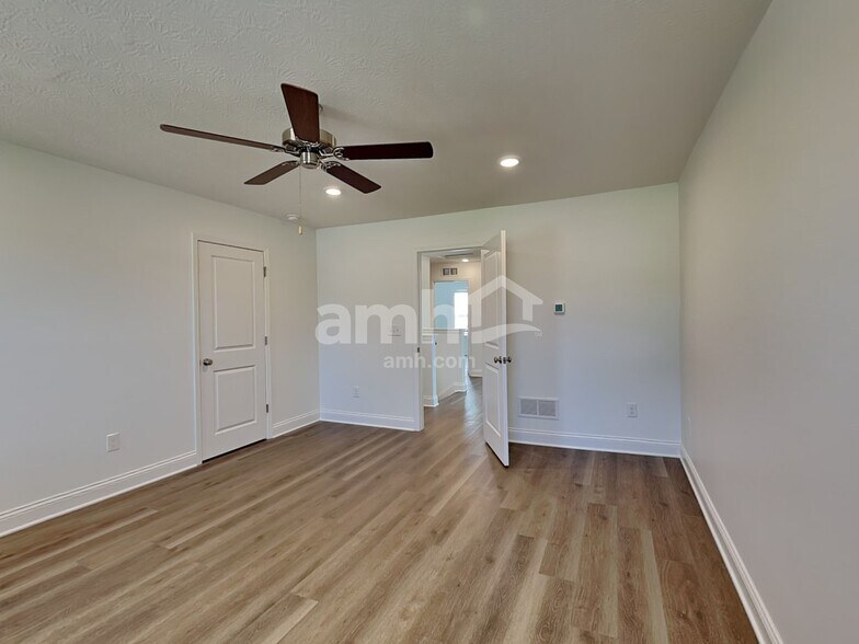 Building Photo - 9032 Lucy Dr